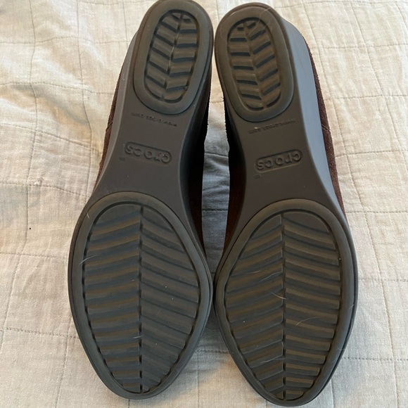 NWOT crocs suede brown wedge booties size 9 - Picture 2 of 6